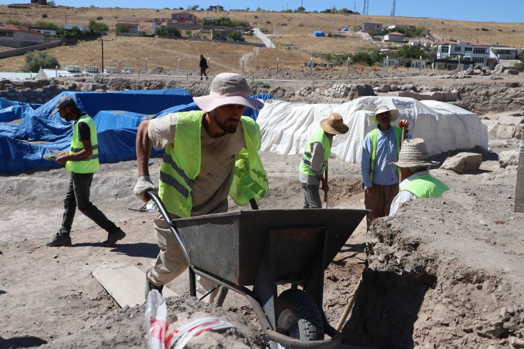 İç Anadolu’nun en büyük mozaik kazısından sürpriz çıktı 10